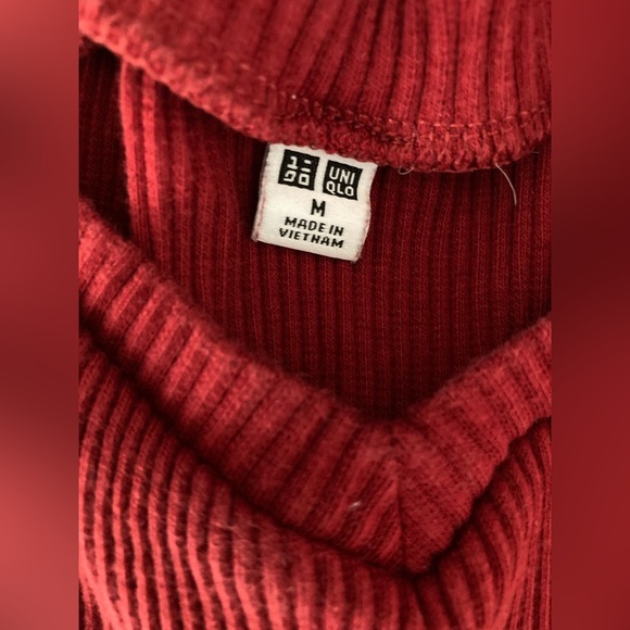 uniqlo red sweater - Picture 3 of 4